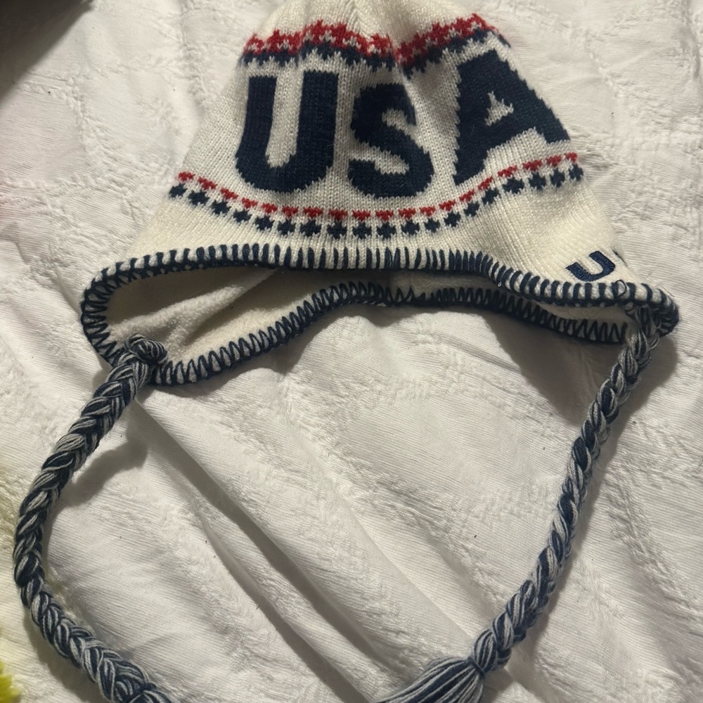 USA Soccer Official Merchandise Stocking Hat Beanie Tassels Blue Red Patch Logo